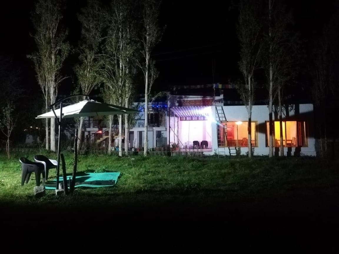 Sernang Homestay Hundar Esterno foto