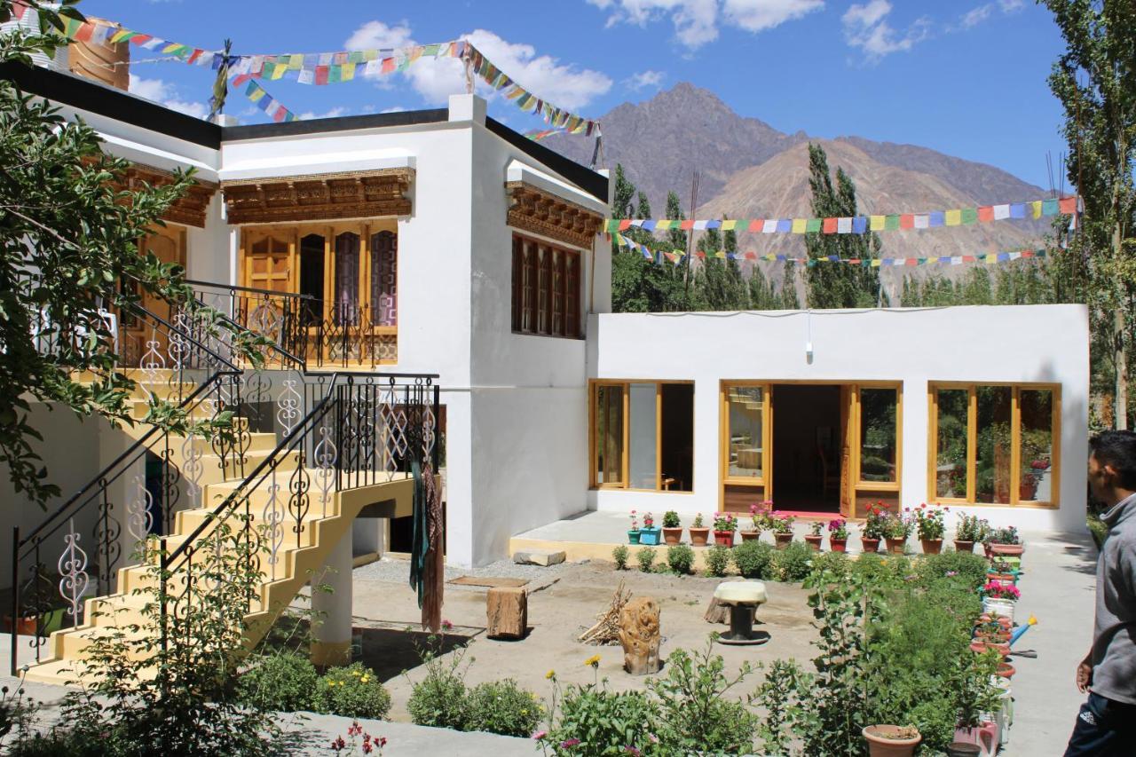 Sernang Homestay Hundar Esterno foto