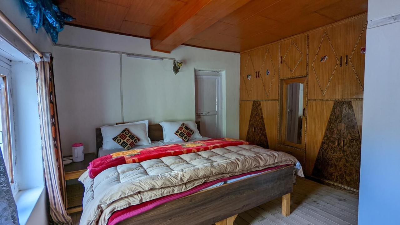 Sernang Homestay Hundar Esterno foto
